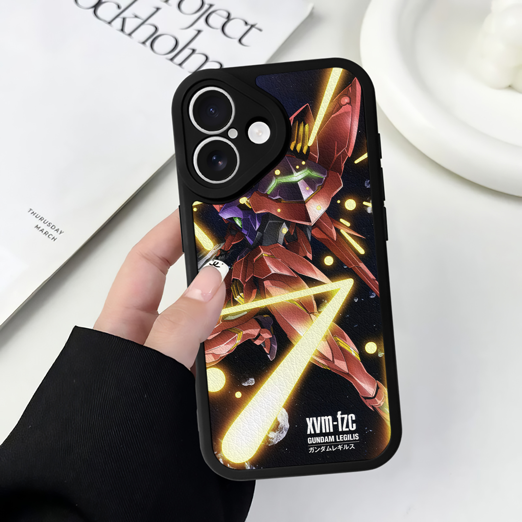 （画像用） 機動戦士ガンダム Mobile Suit Gundam 【iPhone 16シリーズ対応】シリコンスマホケース（レザー調） 材質：シリコン
